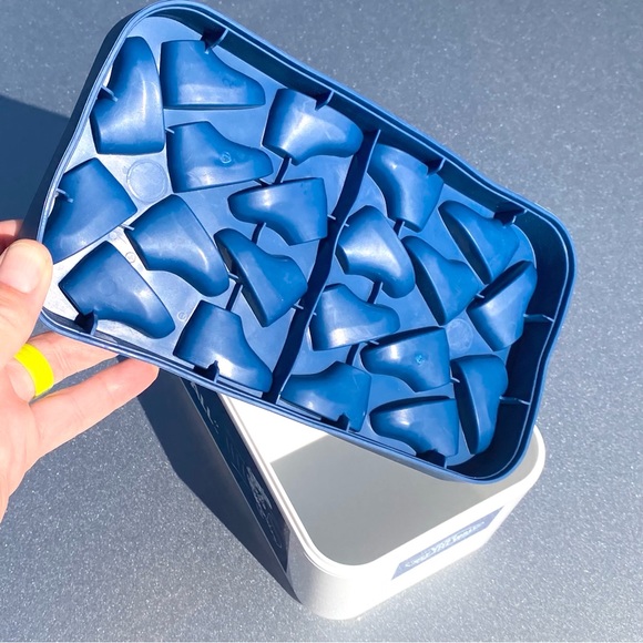 Vans Off the Wall Sk8-Hi Ice Cube Mold And Ice Storage Box - Picture 5 of 11